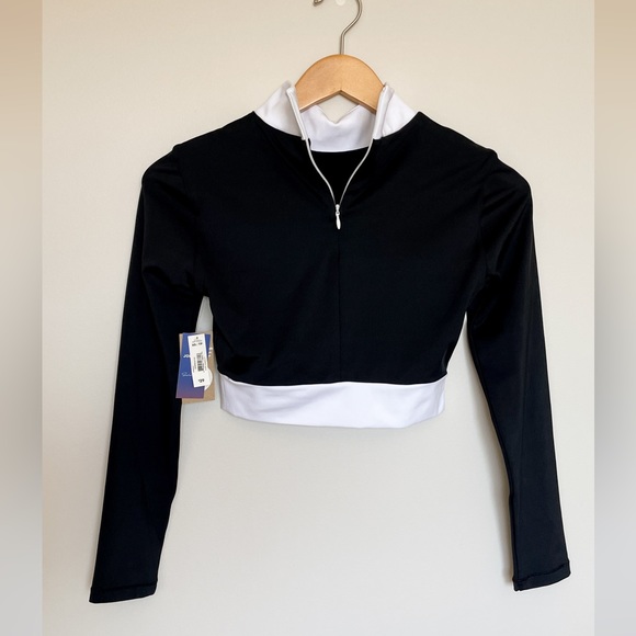 Sasha Exeter & Joe Fresh Cropped Workout Top with Long Sleeves and Mock Zip Neck - Picture 2 of 3